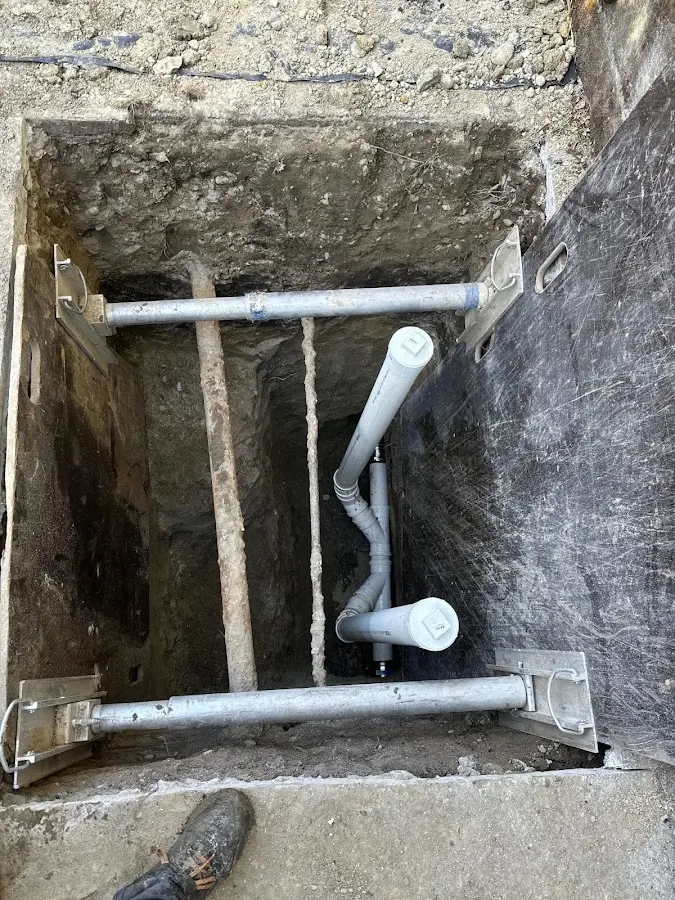 Experienced plumber completing Drain Cleaning work in Crockett